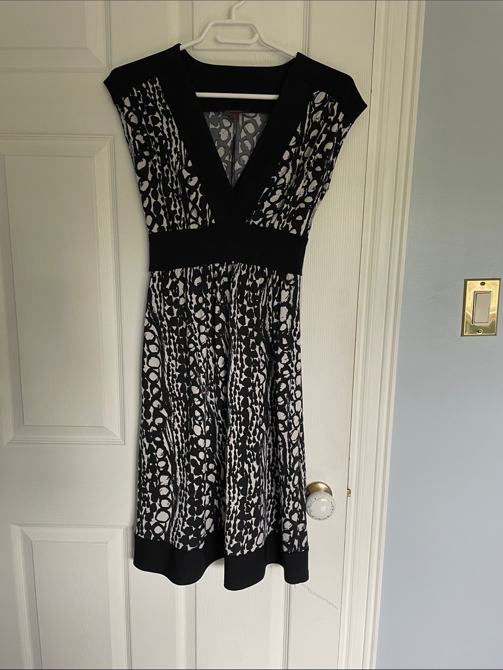 Black and White V-Neck Patterned Women's Dress